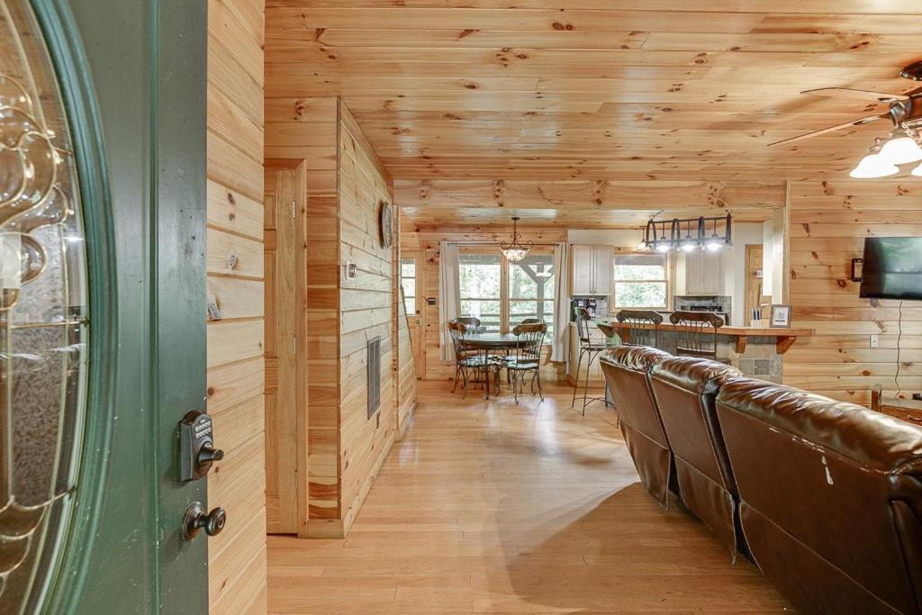Cabin With Jacuzzi & Hydrotherapy Spanear Helen 克利夫兰 外观 照片